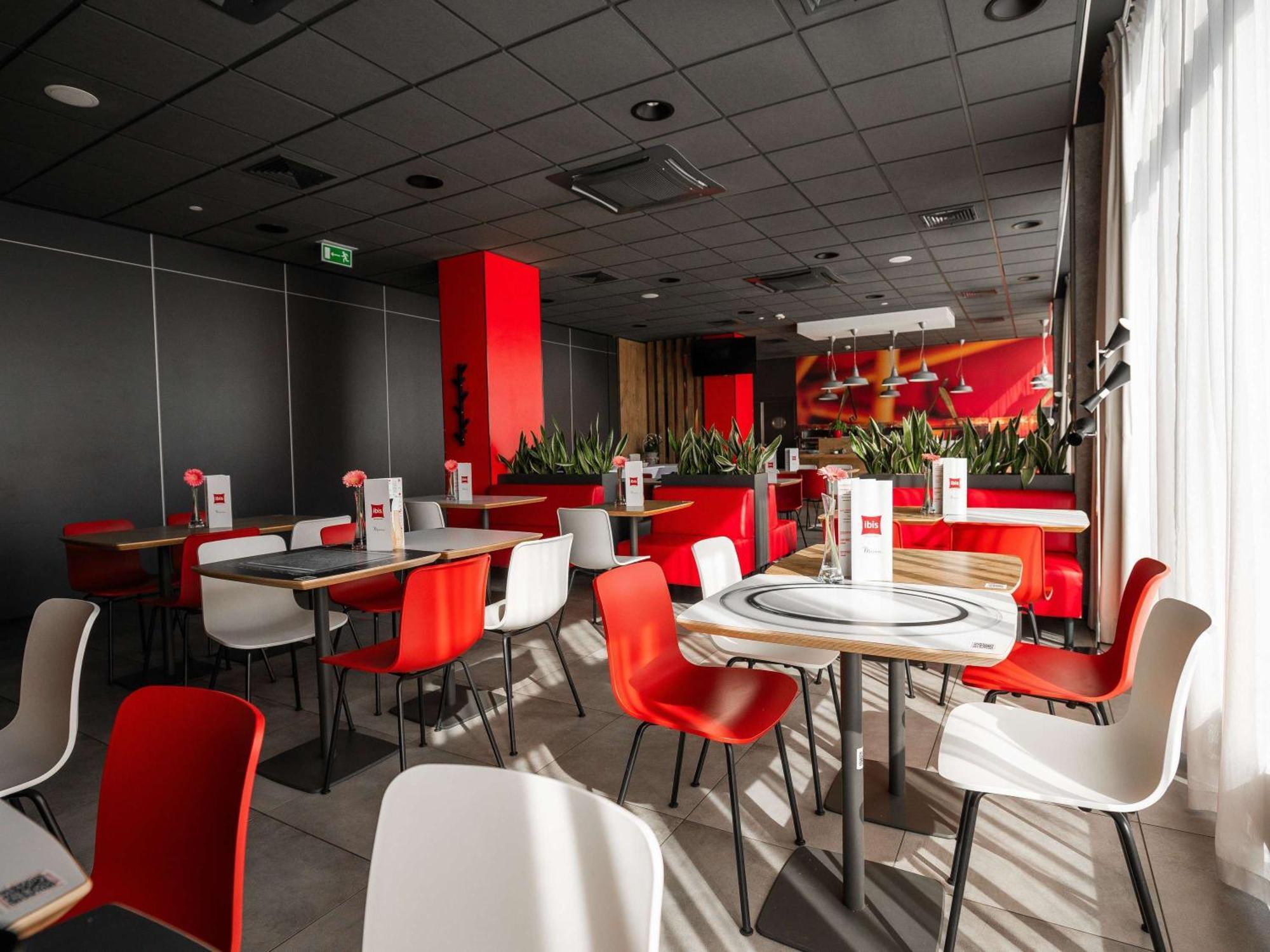 Ibis Poznan Polnoc Готель Сухи-Лас
